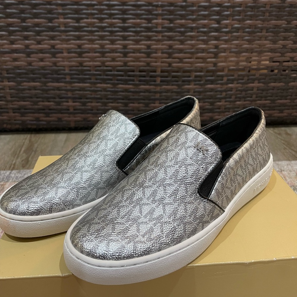 Women‘s Silver Slip-On Shoes